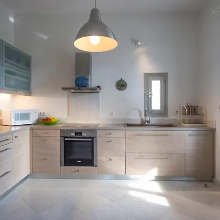 Paros Sleeps 8 Air Con Wifi T478604 Villa *